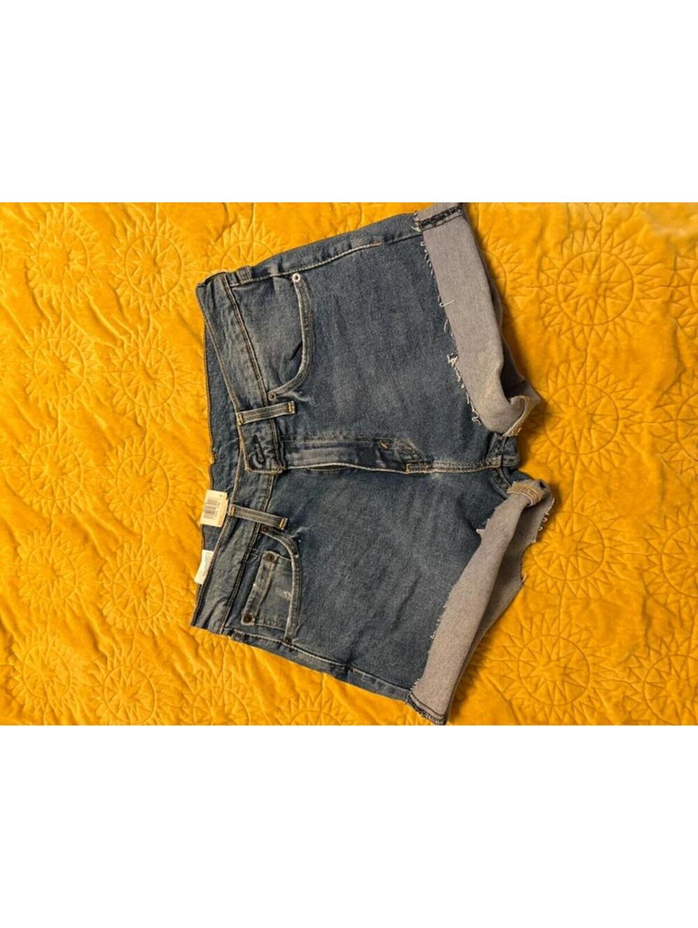 NWT Levi Strauss Women’s Denim Shorts Size 32 High Rise Mom Jean Shorts Summer